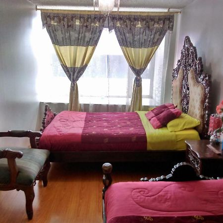 Escocie - Quito Hotel ภายนอก รูปภาพ